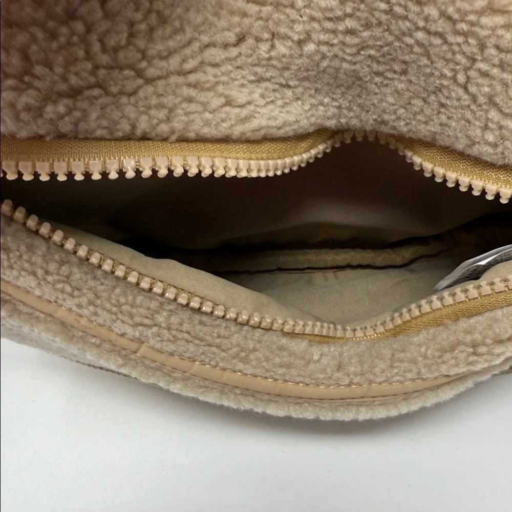 Women’s Zara Cozy Tan Sherpa Fanny Pack Ziopered Bag 12 “